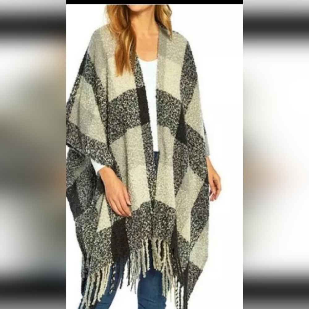 Woolrich Amelia Blanket Wrap/Poncho/Shawl Super Fuzzy Soft Gray/Black W Fringe